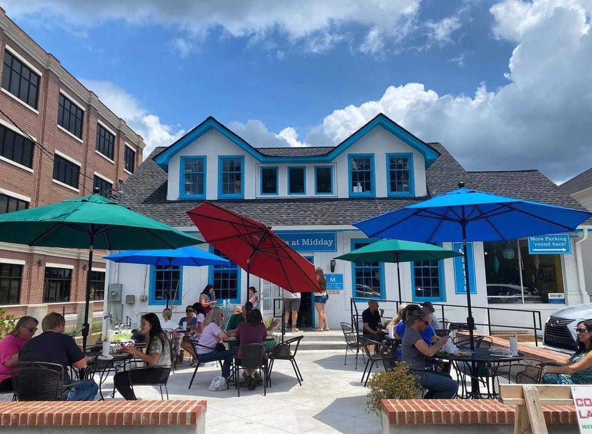 The patio at Marti's at Midday